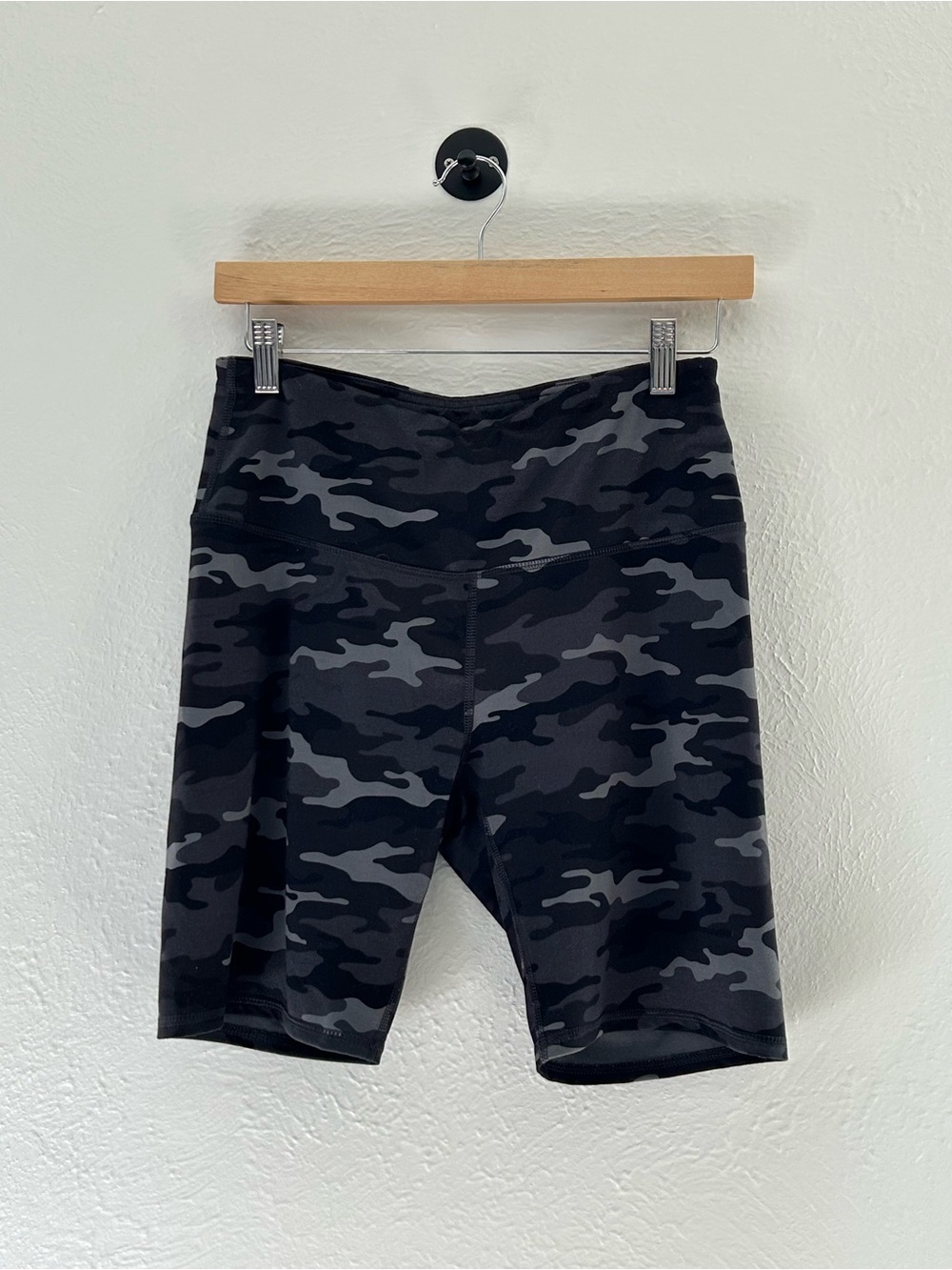 Maurices Women’s Black and Gray Camo Athletic Shorts Fitness Gym Running| Size M